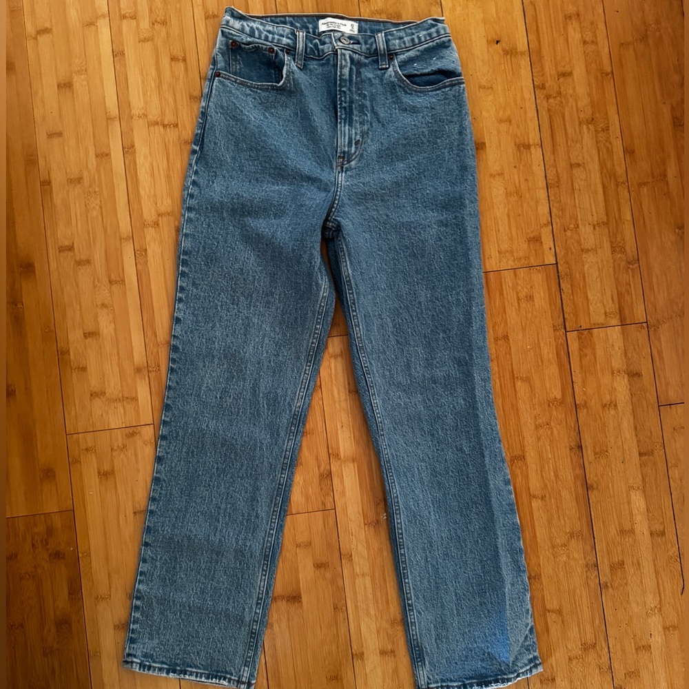 90s Straight Ultra High Rise Jean - color Medium
